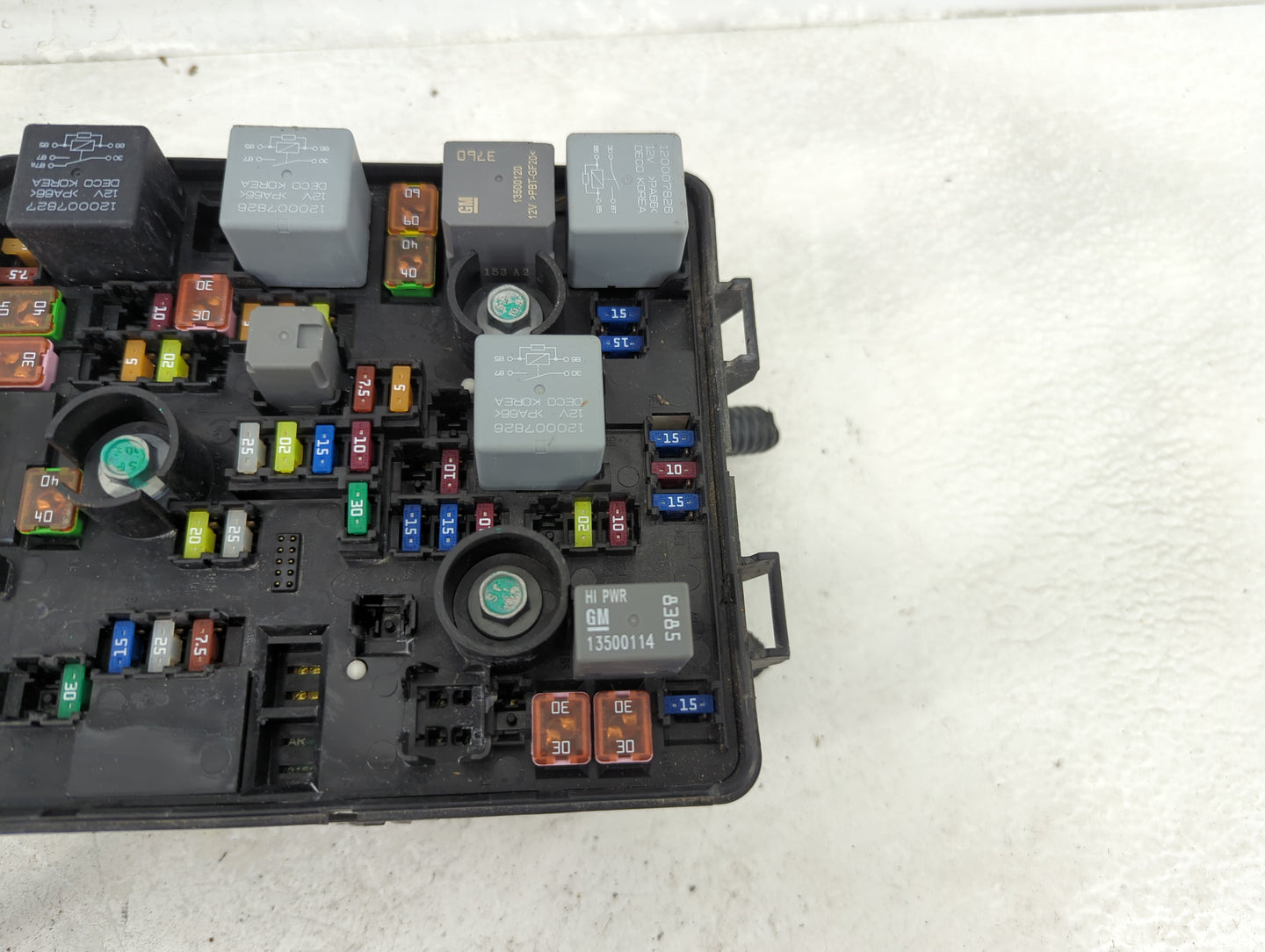 2015-2016 Buick Encore Fusebox Fuse Box Panel Relay Module P/N:94520906 Fits Fits 2015 2016 OEM Used Auto Parts - Oemusedaut