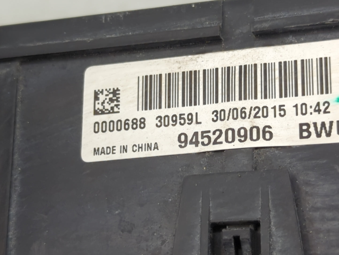 2015-2016 Buick Encore Fusebox Fuse Box Panel Relay Module P/N:94520906 Fits Fits 2015 2016 OEM Used Auto Parts - Oemusedaut
