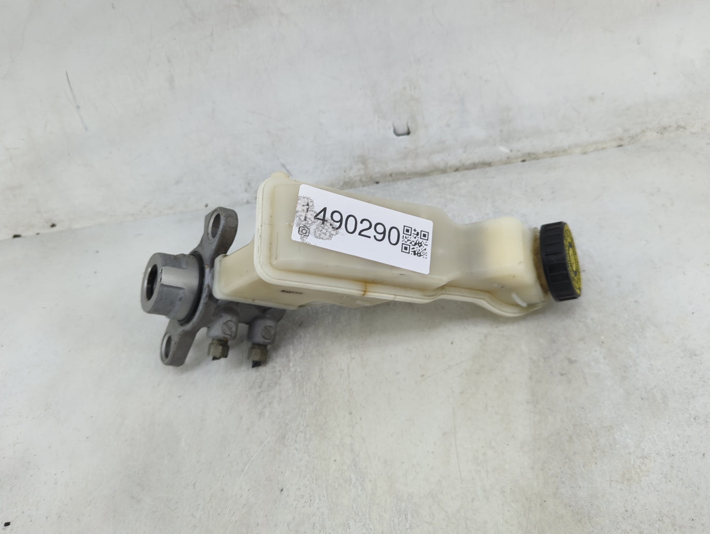 2013-2021 Buick Encore Brake Master Cylinder 1490290 - Oemusedautoparts1.com