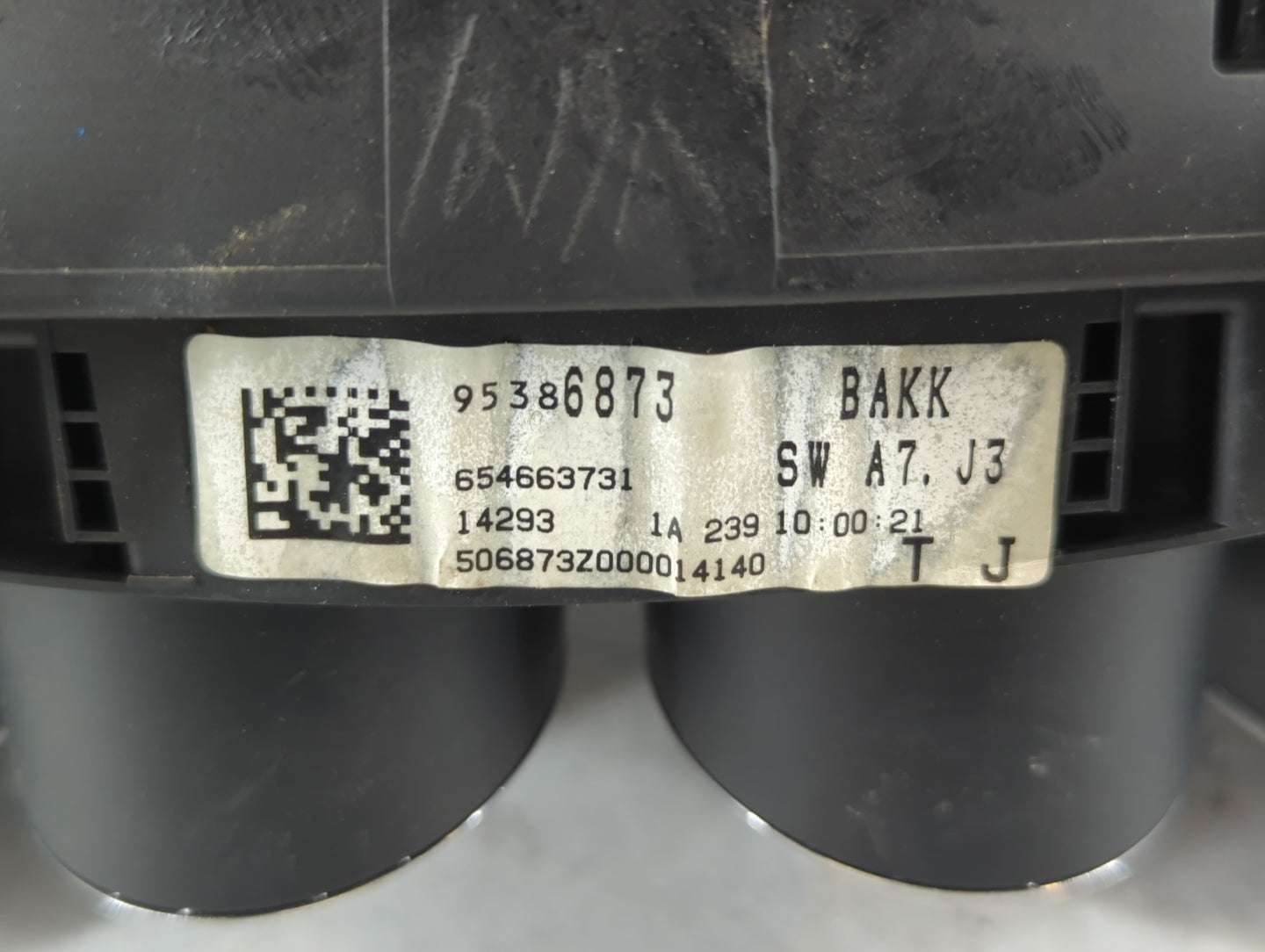 2015 Buick Encore Instrument Cluster Speedometer Gauges P/N:95386873 Fits OEM Used Auto Parts - Oemusedautoparts1.com