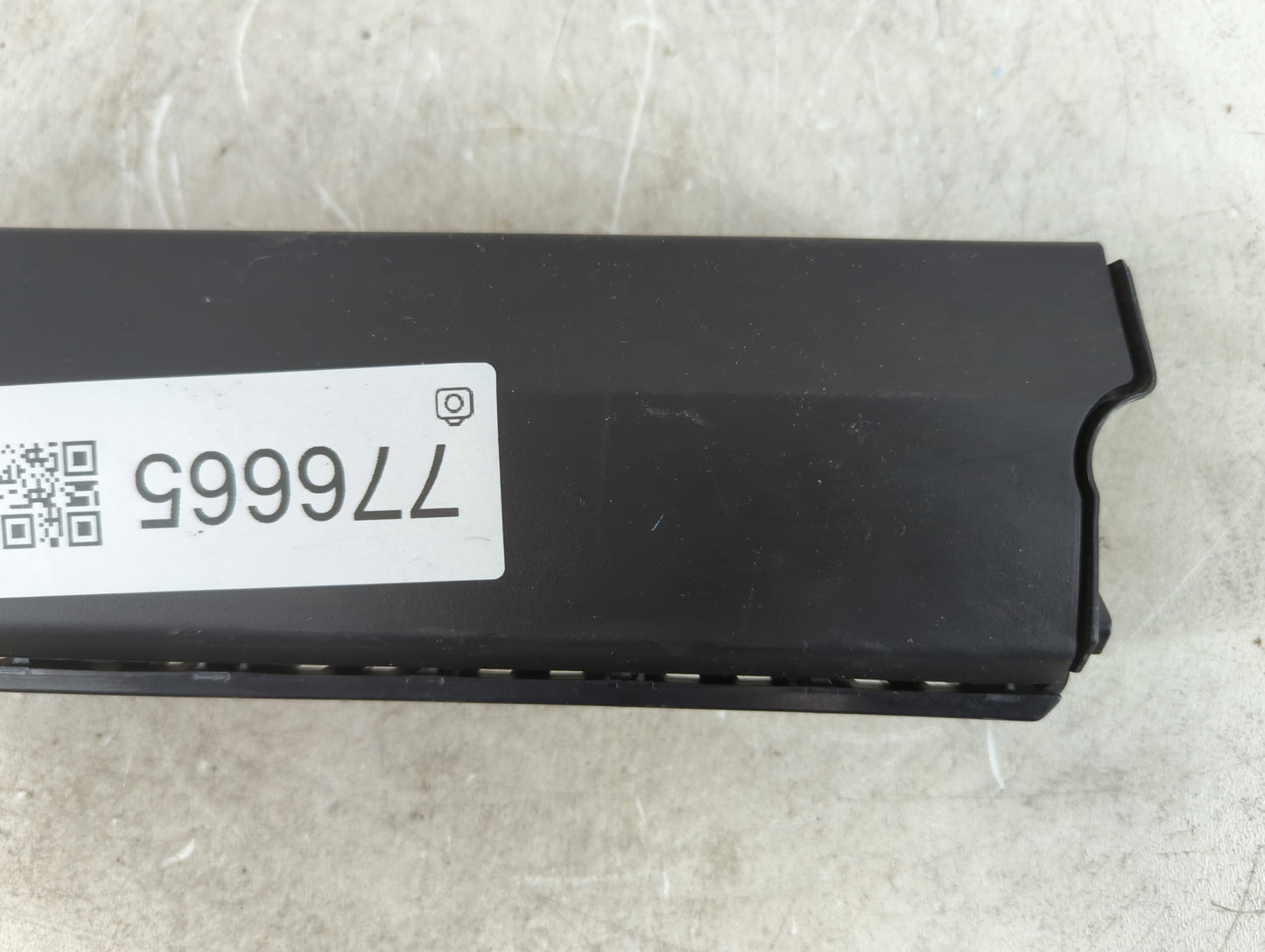 2013-2017 Buick Encore Air Bag Passenger Right Knee OEM P/N:95259945 Fits Fits 2013 2014 2015 2016 2017 OEM Used Auto Parts 