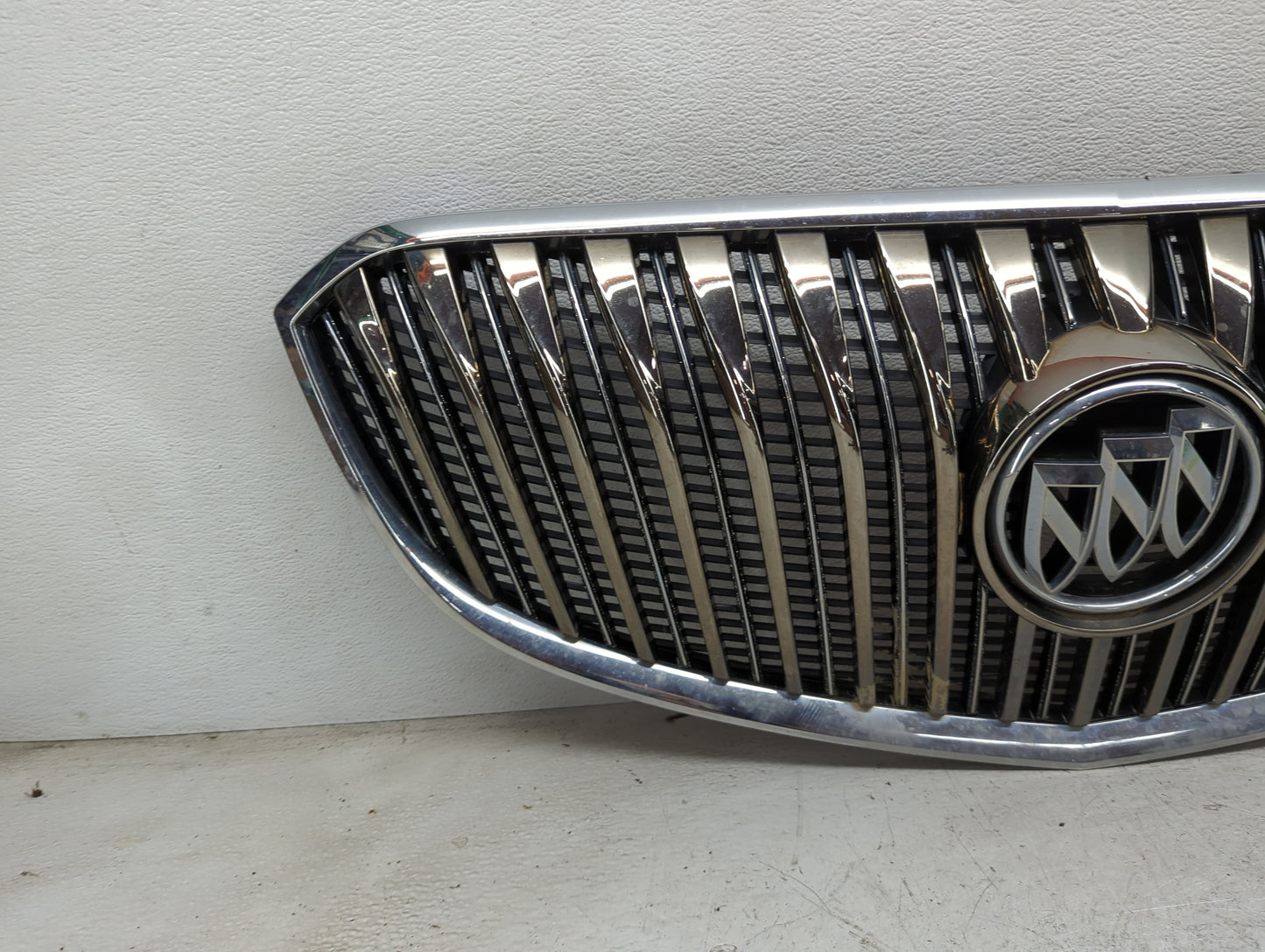 2014-2016 Buick Lacrosse Front Bumper Grille - Oemusedautoparts1.com