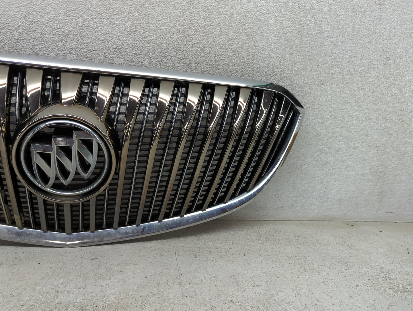 2014-2016 Buick Lacrosse Front Bumper Grille - Oemusedautoparts1.com