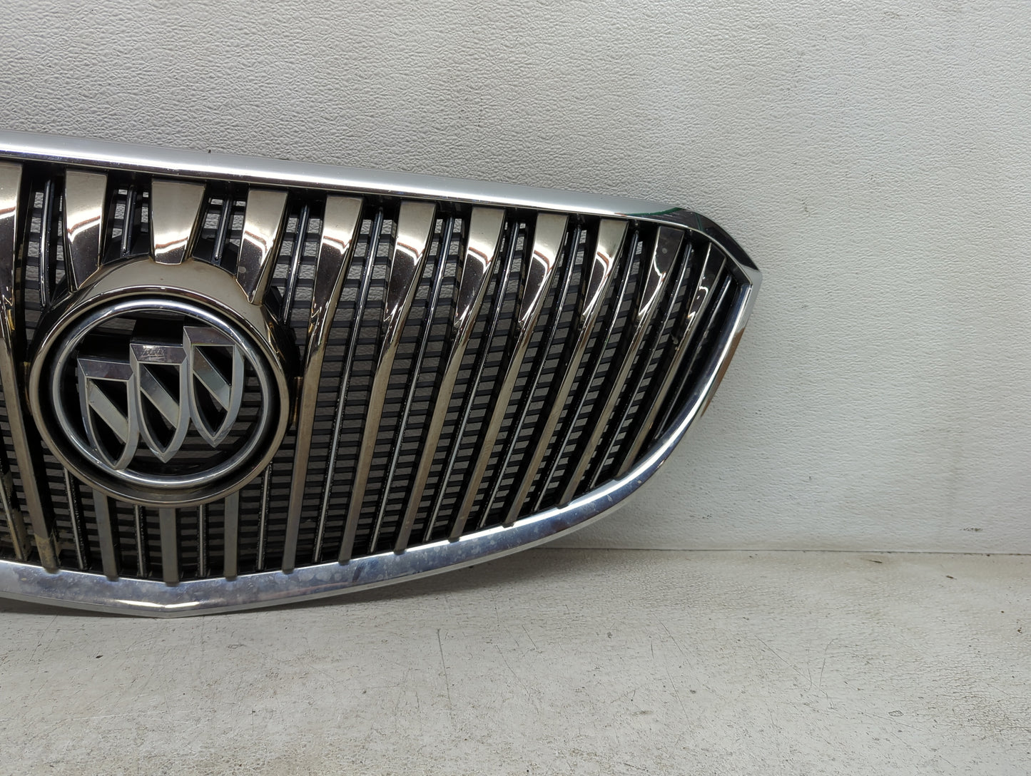 2014-2016 Buick Lacrosse Front Bumper Grille - Oemusedautoparts1.com