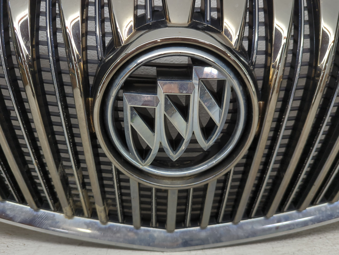 2014-2016 Buick Lacrosse Front Bumper Grille - Oemusedautoparts1.com