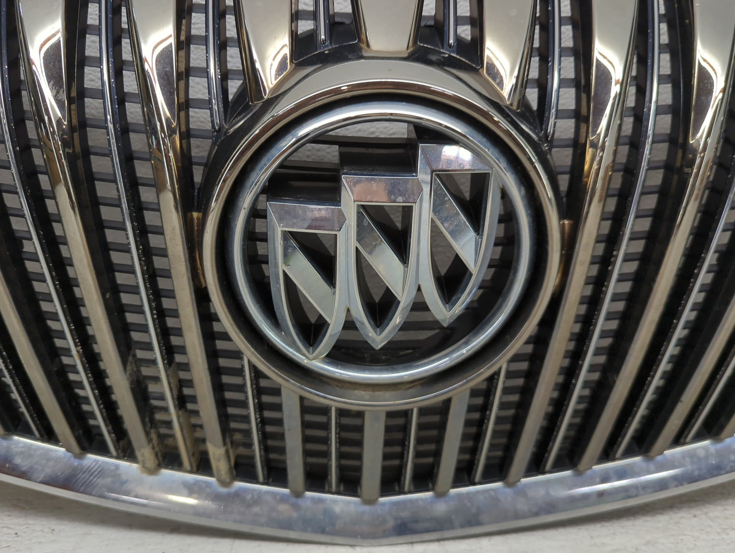 2014-2016 Buick Lacrosse Front Bumper Grille - Oemusedautoparts1.com