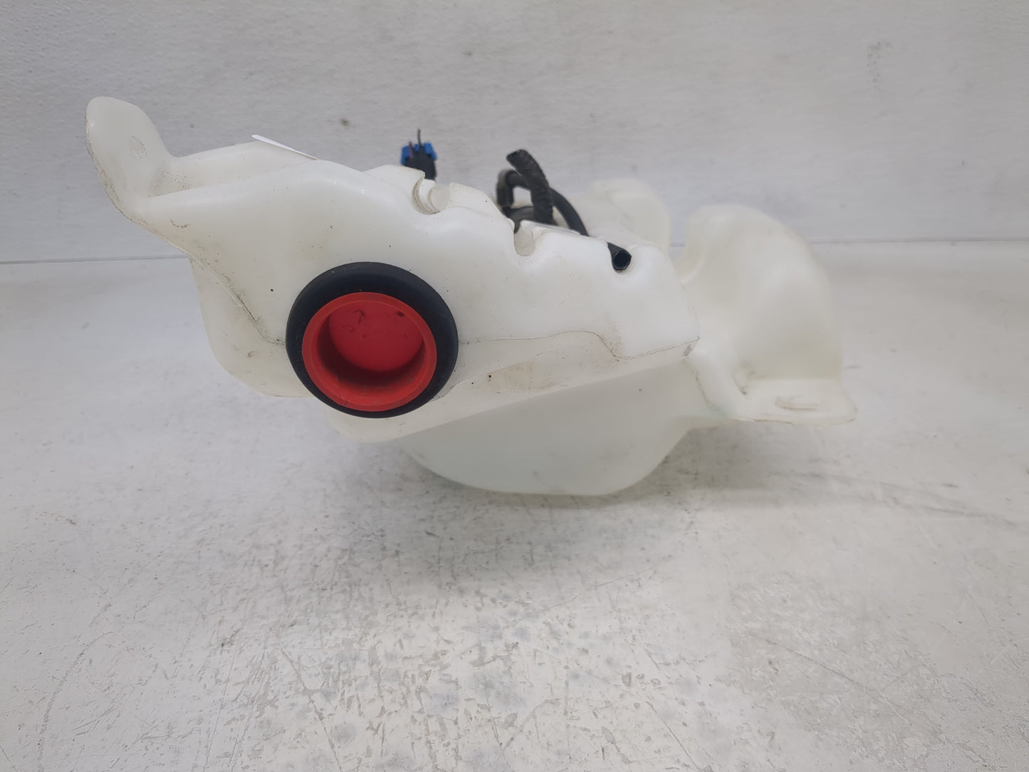 2010-2016 Buick Lacrosse Windshield Washer Fluid Reservoir Bottle Oem - Oemusedautoparts1.com