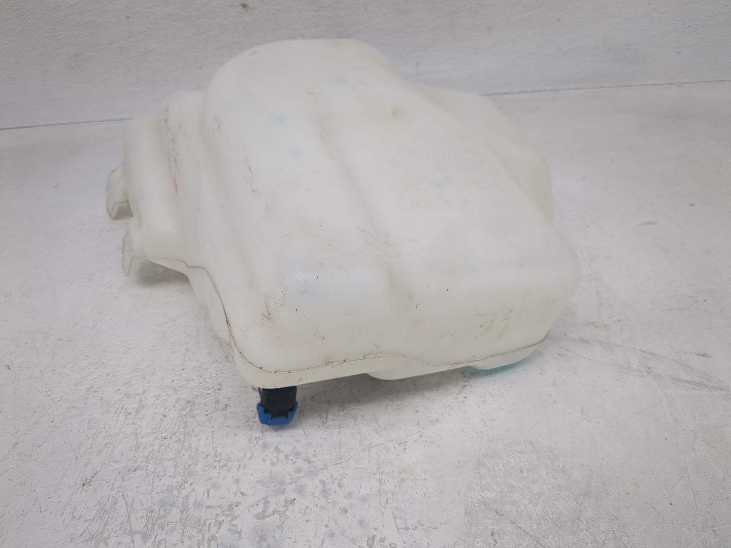 2010-2016 Buick Lacrosse Windshield Washer Fluid Reservoir Bottle Oem - Oemusedautoparts1.com