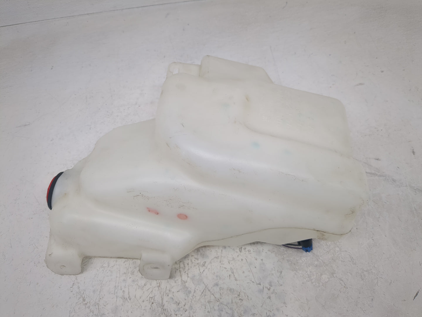 2010-2016 Buick Lacrosse Windshield Washer Fluid Reservoir Bottle Oem - Oemusedautoparts1.com