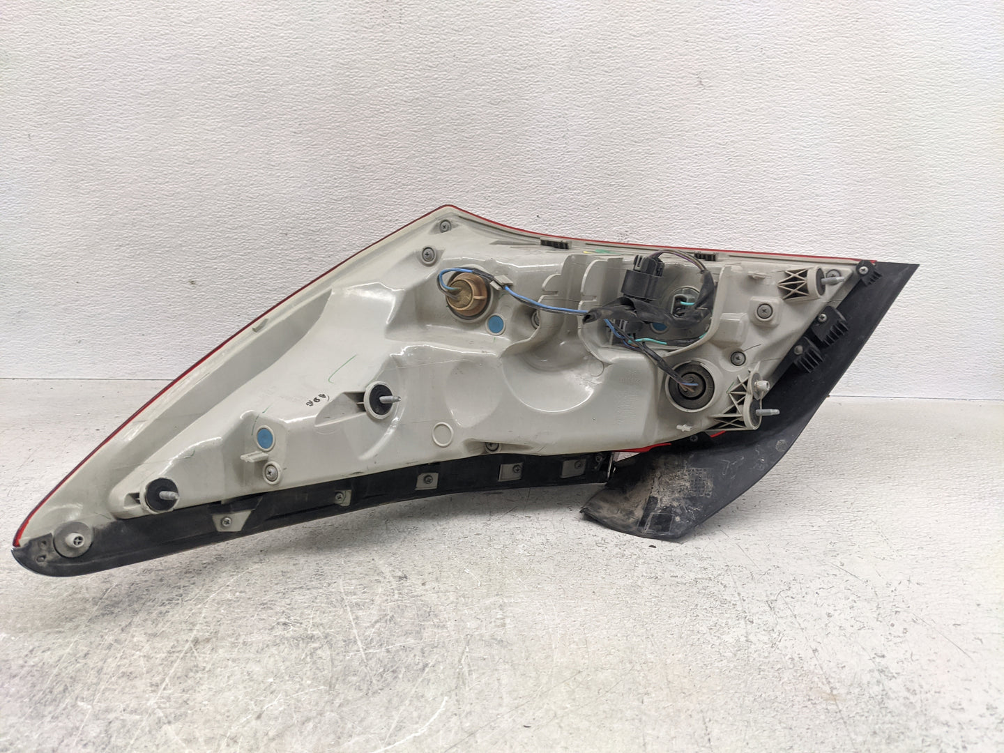 2014-2016 Buick Lacrosse Tail Light Assembly Driver Left OEM P/N:220-30123 Fits Fits 2014 2015 2016 OEM Used Auto Parts - Oe