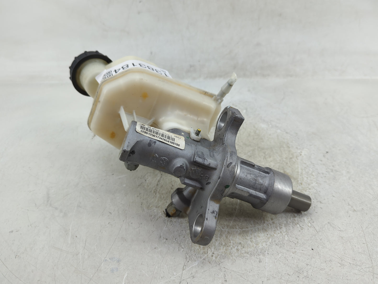 2011-2016 Buick Lacrosse Brake Master Cylinder 1383184 - Oemusedautoparts1.com