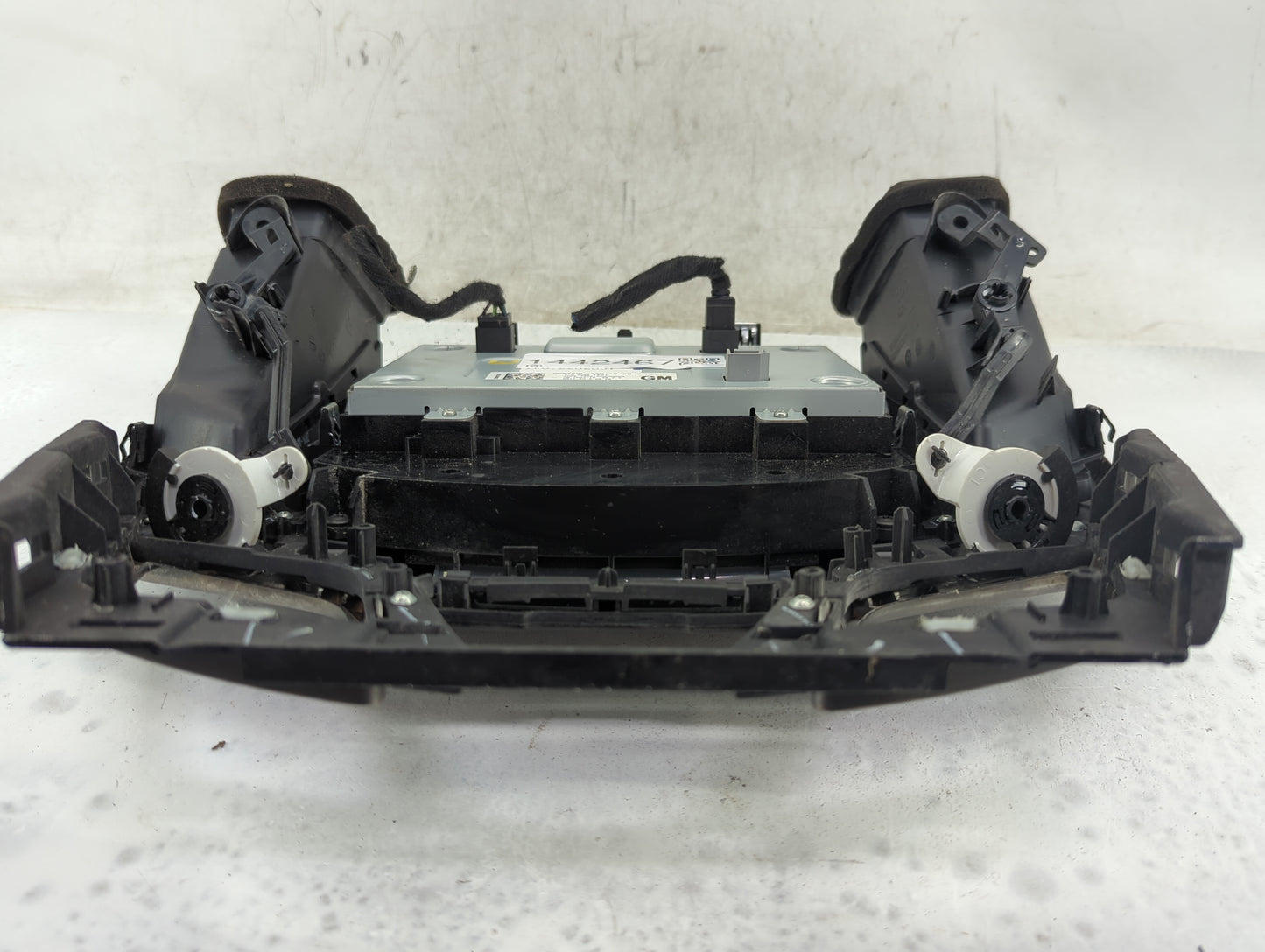 2014-2016 Buick Lacrosse Radio Control Panel - Oemusedautoparts1.com
