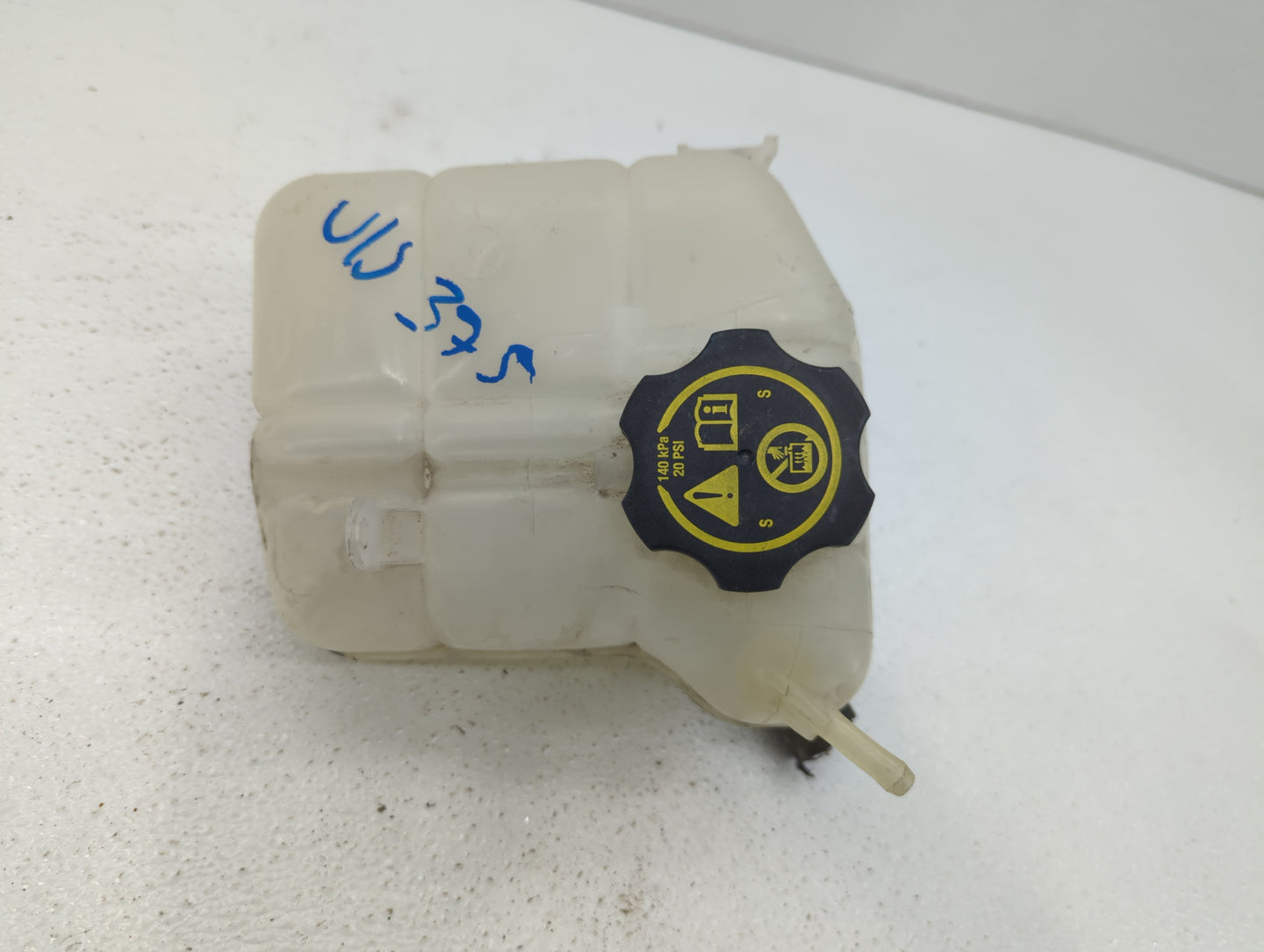 2010-2016 Buick Lacrosse Radiator Coolant Overflow Expansion Tank Bottle 384600 - Oemusedautoparts1.com