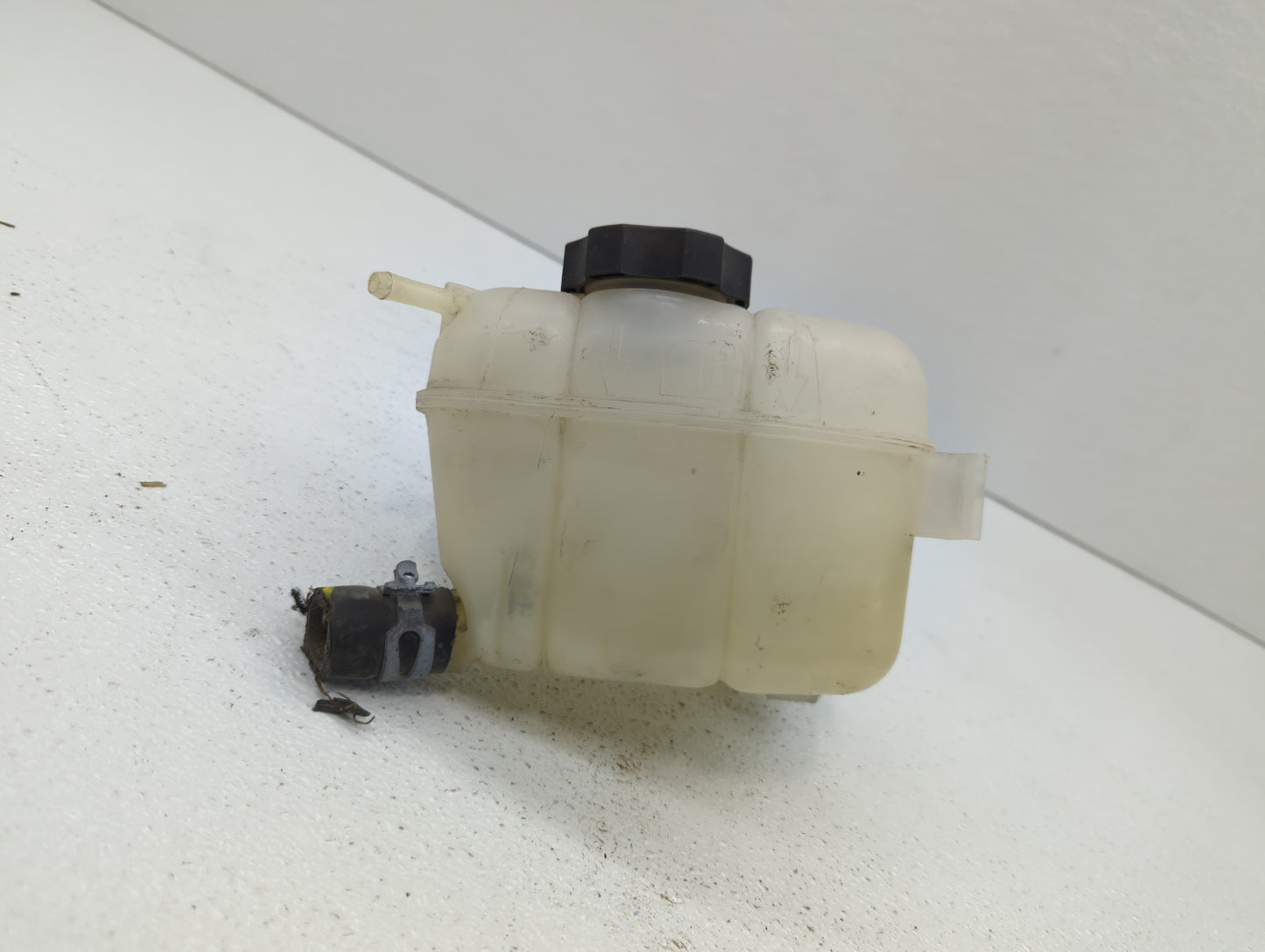 2010-2016 Buick Lacrosse Radiator Coolant Overflow Expansion Tank Bottle 384600 - Oemusedautoparts1.com
