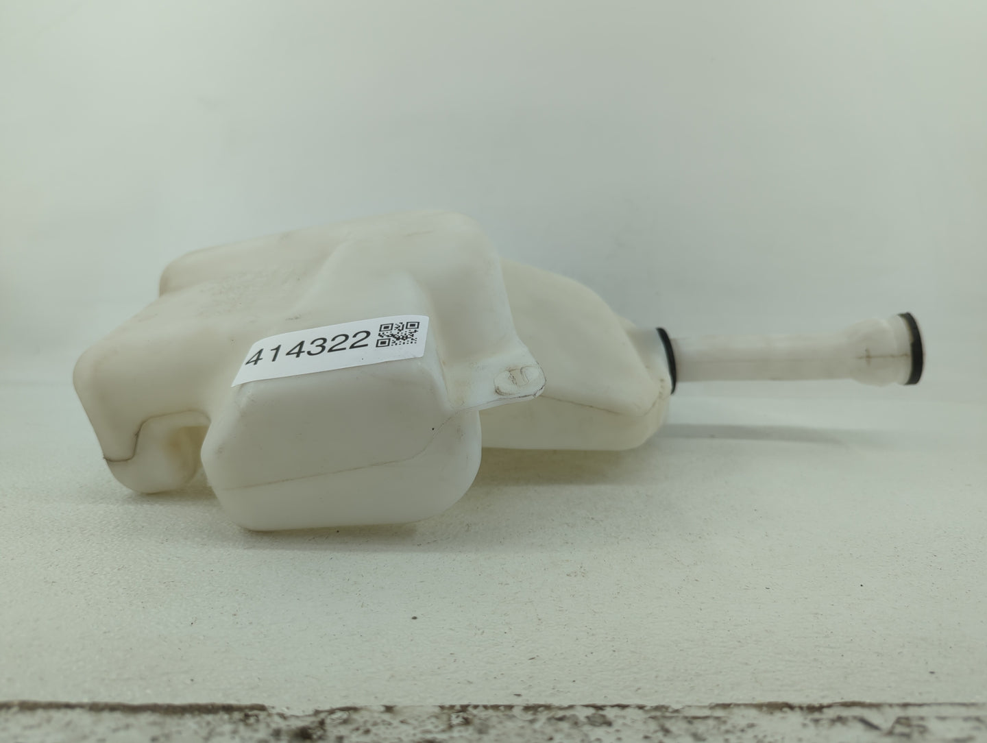 2010-2016 Buick Lacrosse Windshield Washer Fluid Reservoir Bottle Oem - Oemusedautoparts1.com