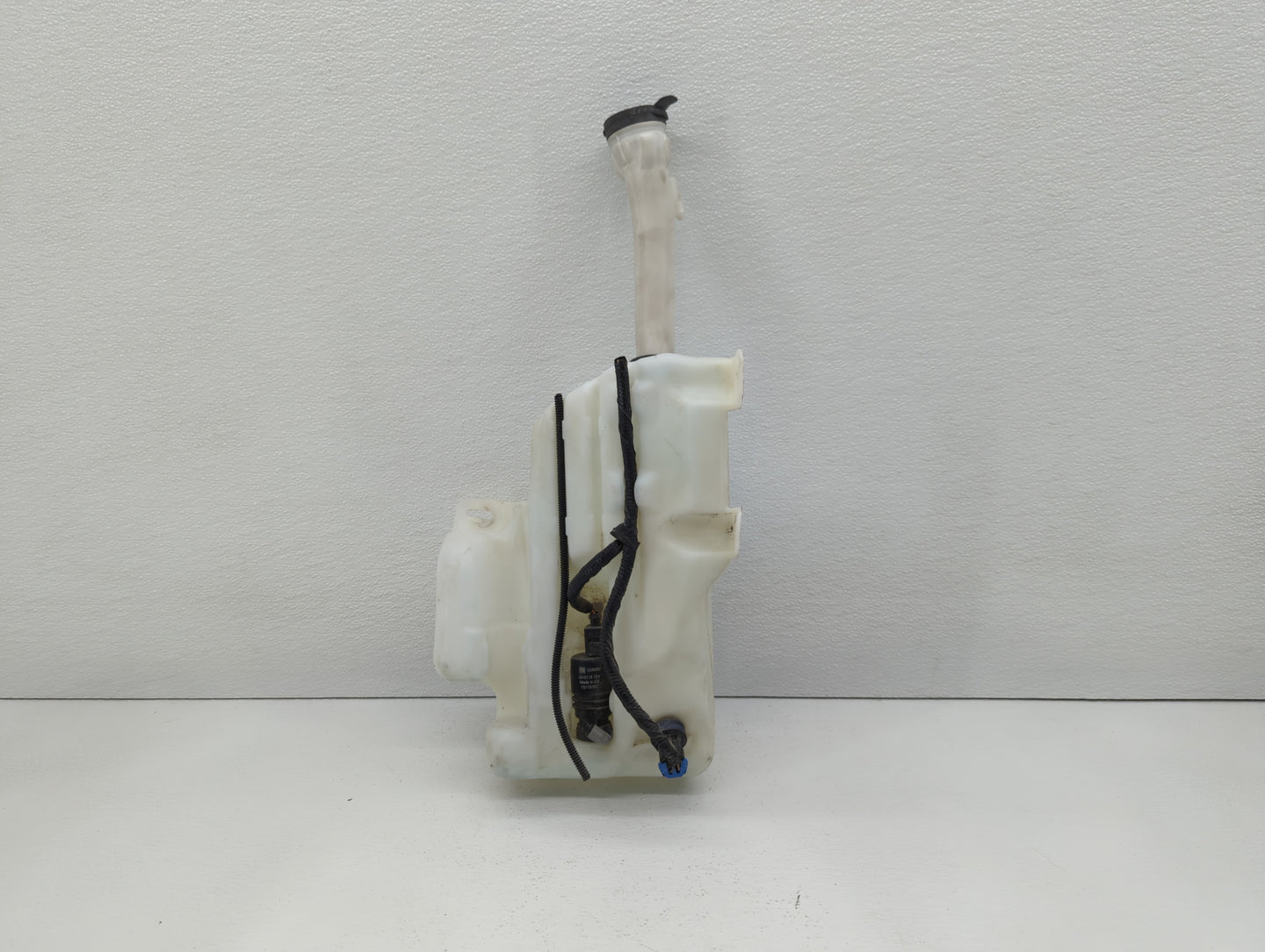 2010-2016 Buick Lacrosse Windshield Washer Fluid Reservoir Bottle Oem - Oemusedautoparts1.com