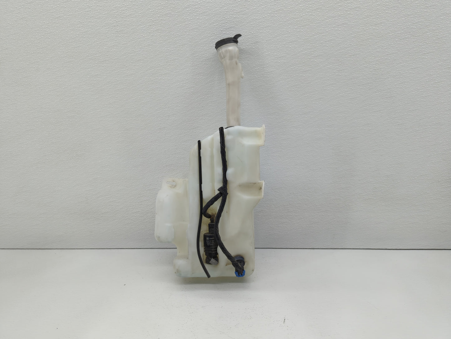 2010-2016 Buick Lacrosse Windshield Washer Fluid Reservoir Bottle Oem - Oemusedautoparts1.com