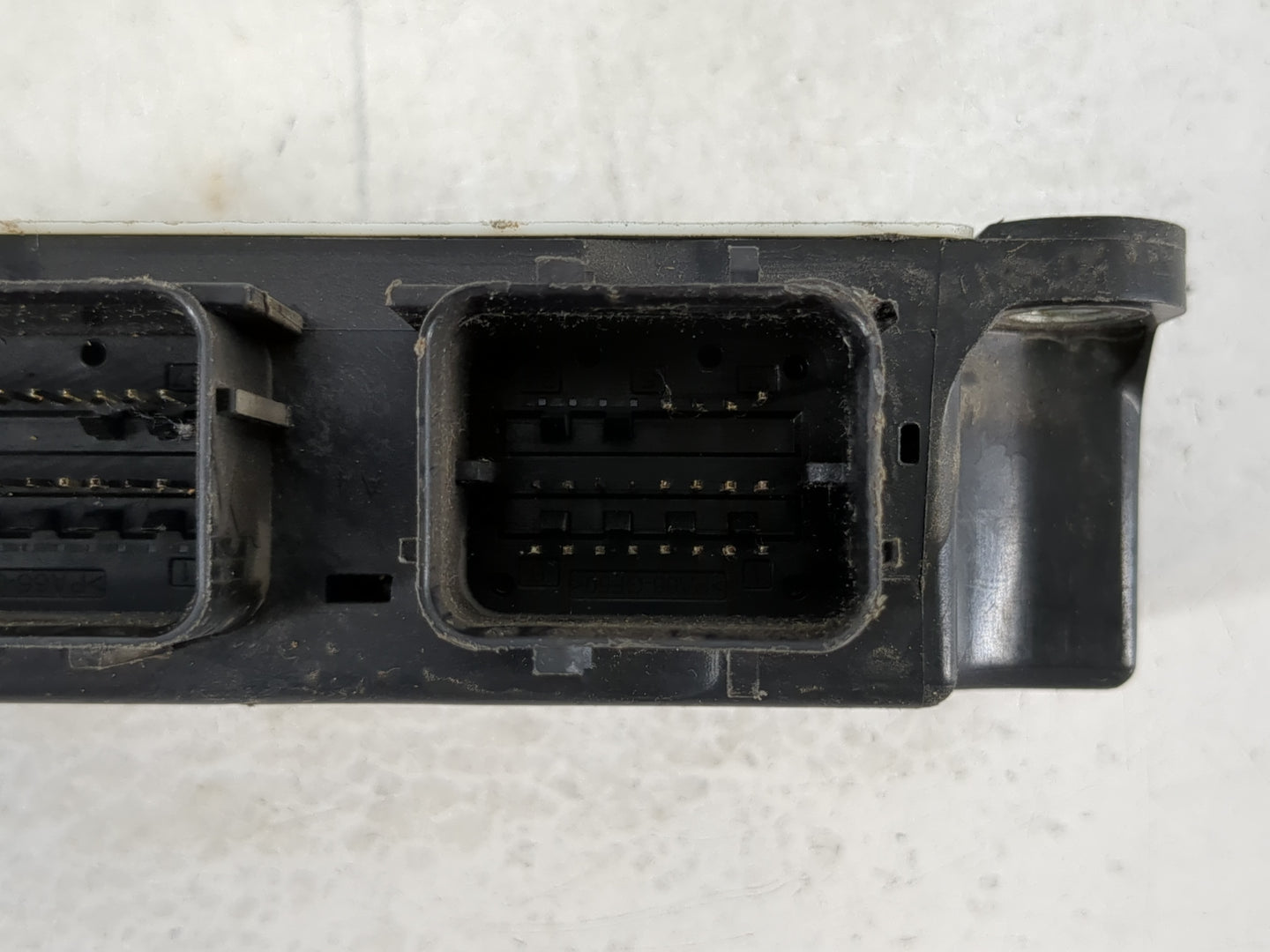2014-2016 Buick Regal Chassis Control Module Ccm Bcm Body Control - Oemusedautoparts1.com