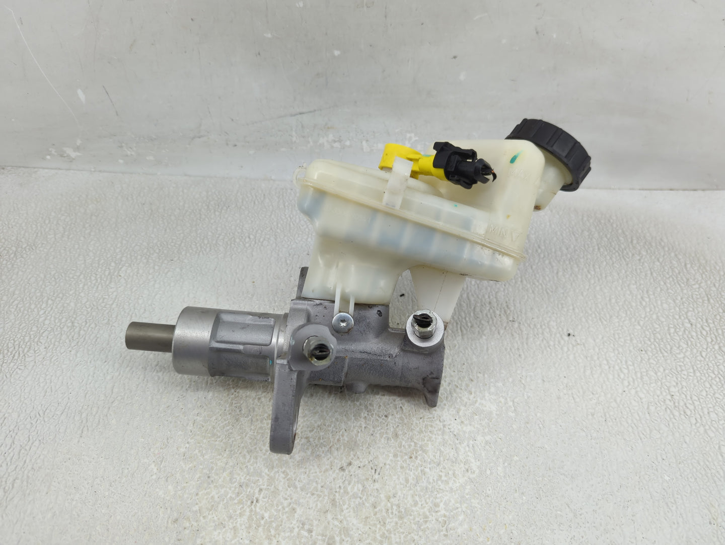 2011-2017 Buick Regal Brake Master Cylinder - Oemusedautoparts1.com