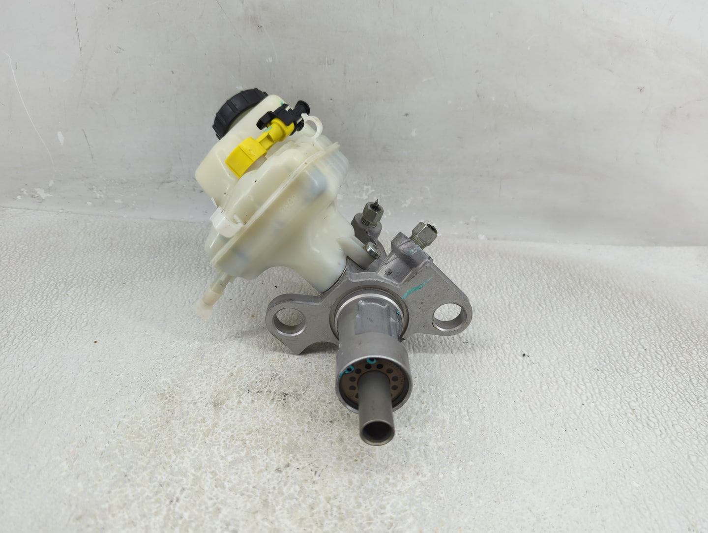2011-2017 Buick Regal Brake Master Cylinder - Oemusedautoparts1.com