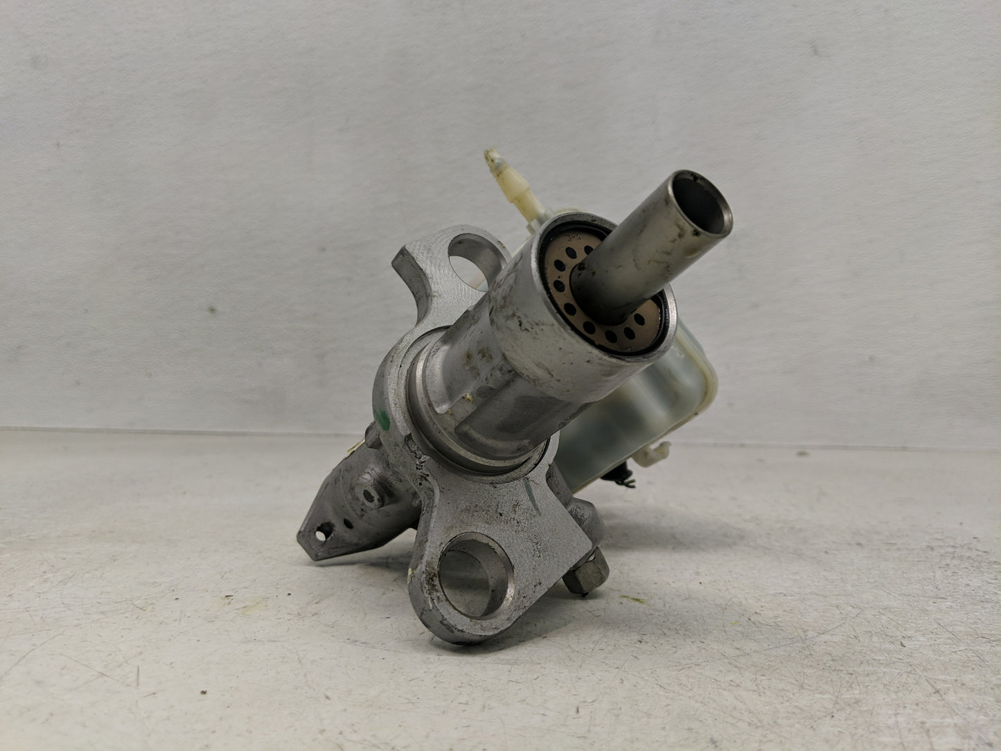 2011-2017 Buick Regal Brake Master Cylinder - Oemusedautoparts1.com