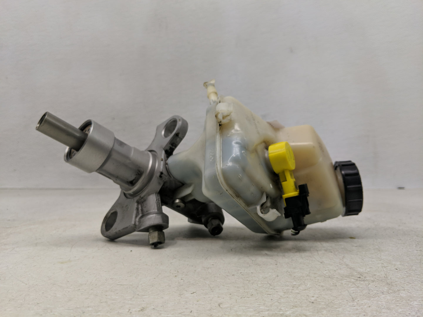 2011-2017 Buick Regal Brake Master Cylinder - Oemusedautoparts1.com