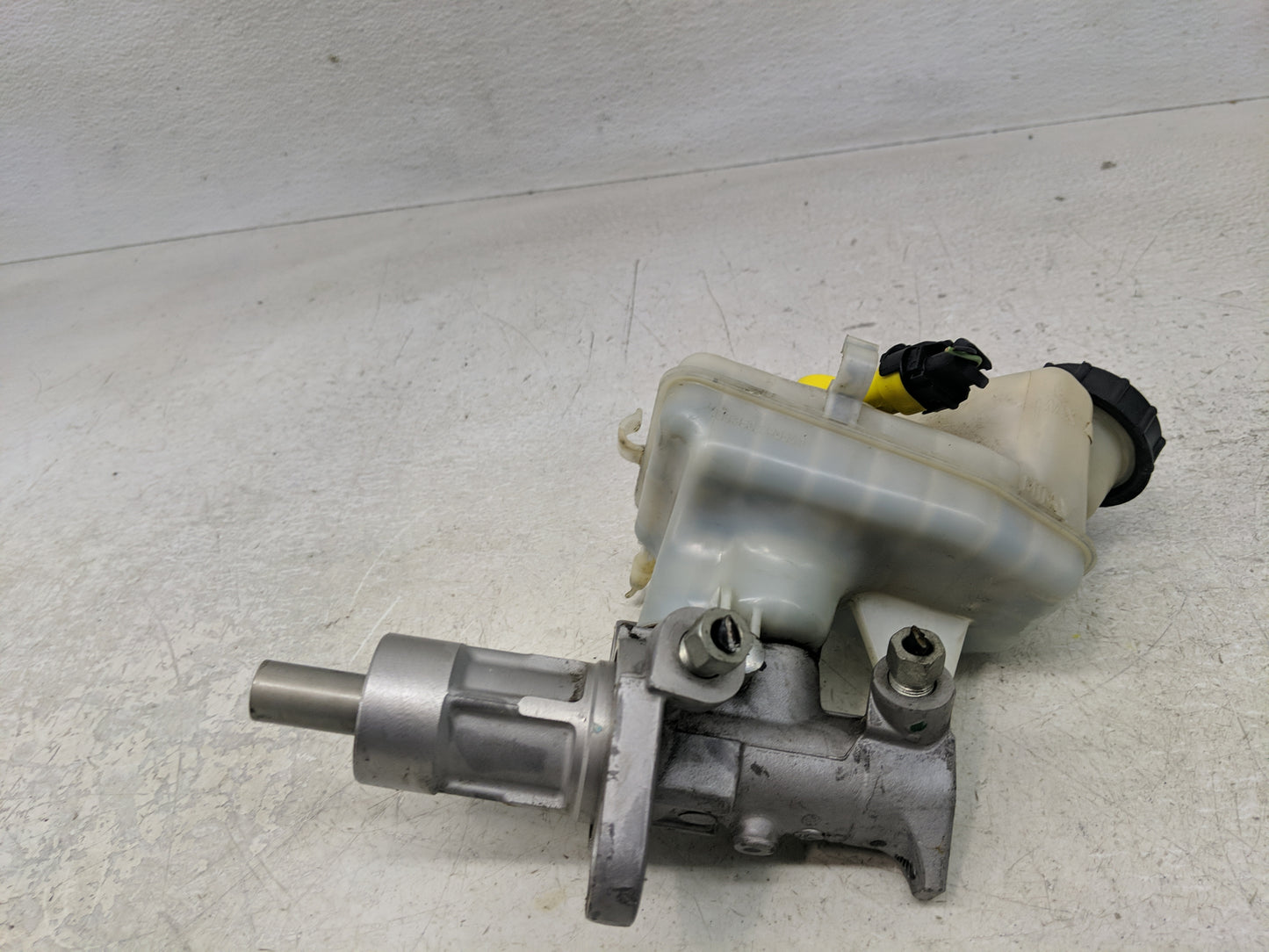 2011-2017 Buick Regal Brake Master Cylinder - Oemusedautoparts1.com