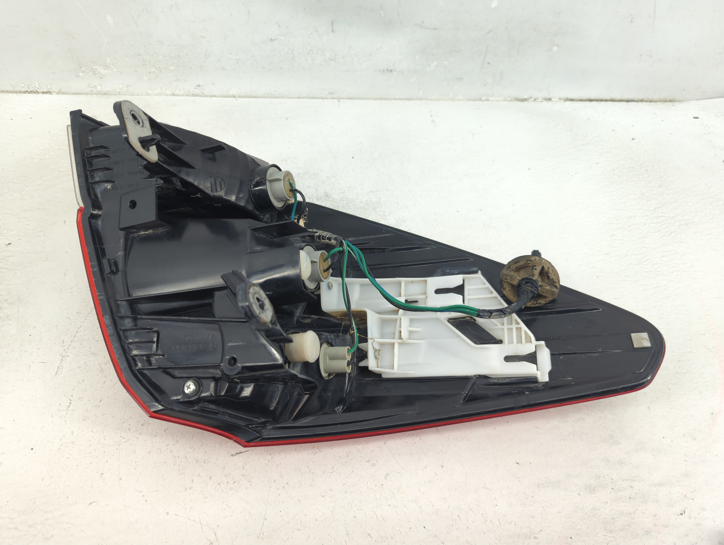 2014-2017 Buick Regal Tail Light Assembly Passenger Right OEM P/N:2XL 946 093 Fits Fits 2014 2015 2016 2017 OEM Used Auto Pa