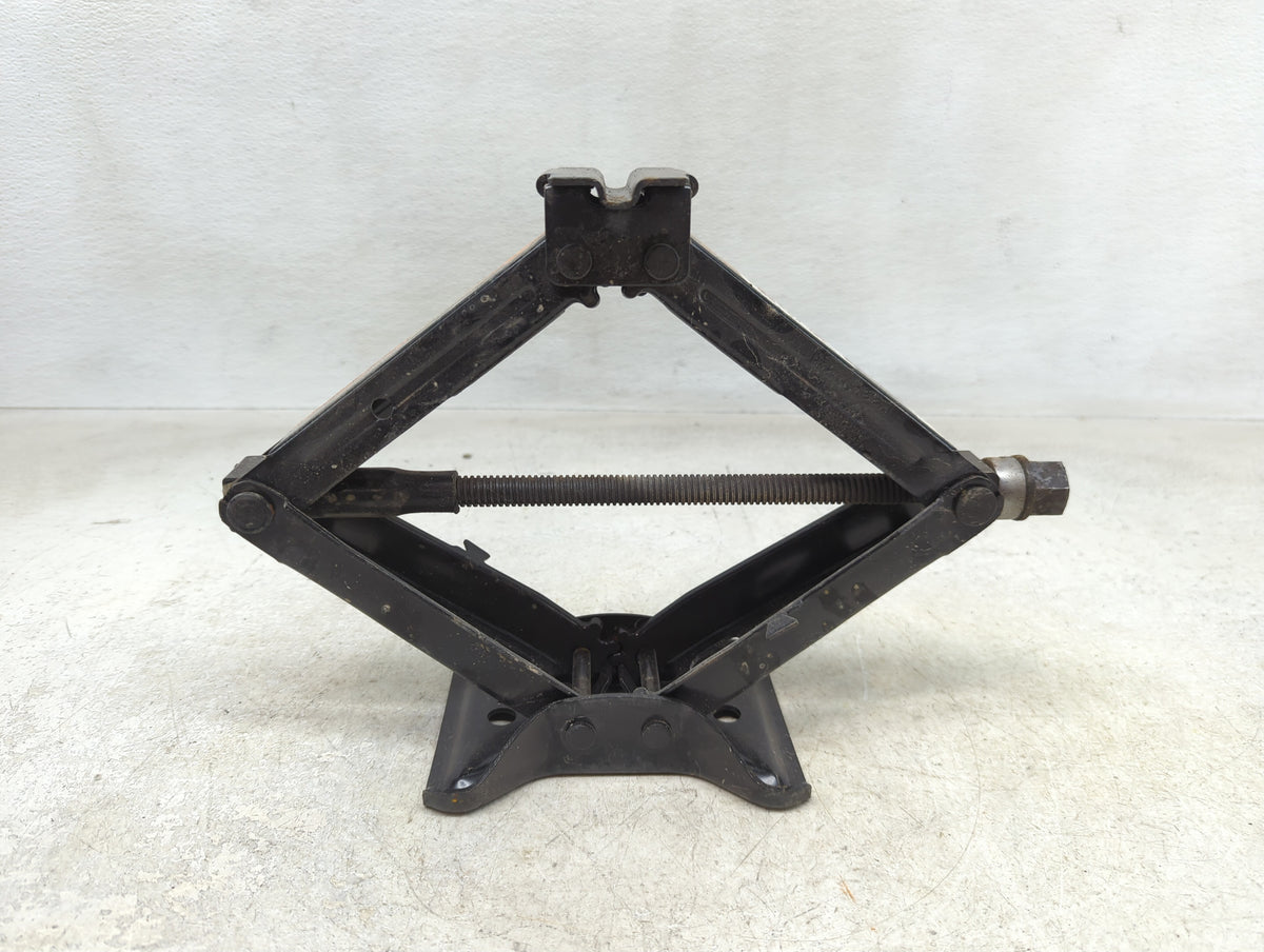 2015 Buick Regal Spare Scissor Car Jack 1390224 - Oemusedautoparts1.com