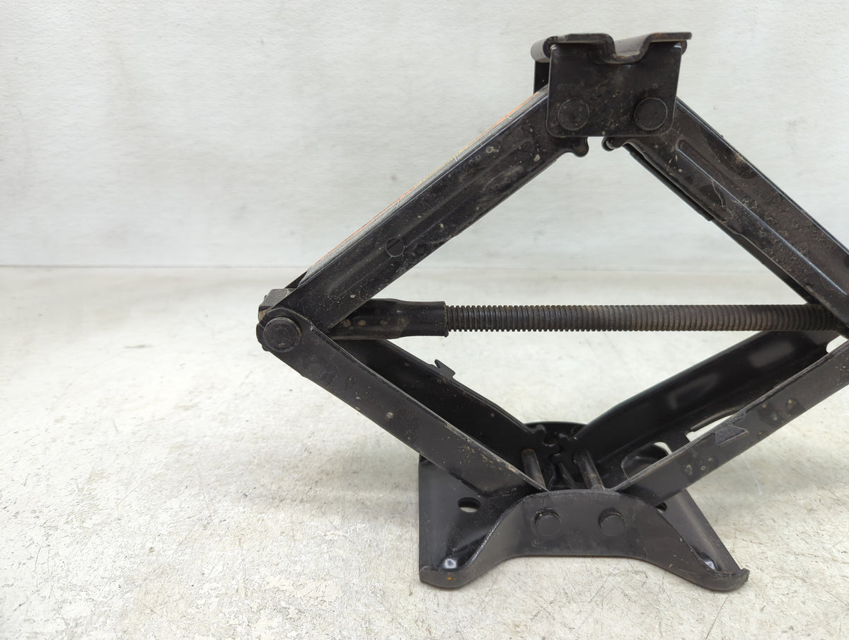 2015 Buick Regal Spare Scissor Car Jack 1390224 - Oemusedautoparts1.com