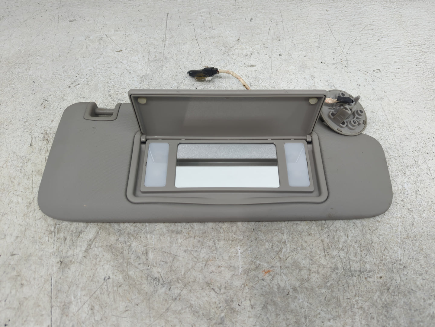 2011-2015 Buick Regal Sun Visor Shade Replacement Passenger Right Mirror Fits Fits 2011 2012 2013 2014 2015 OEM Used Auto Pa