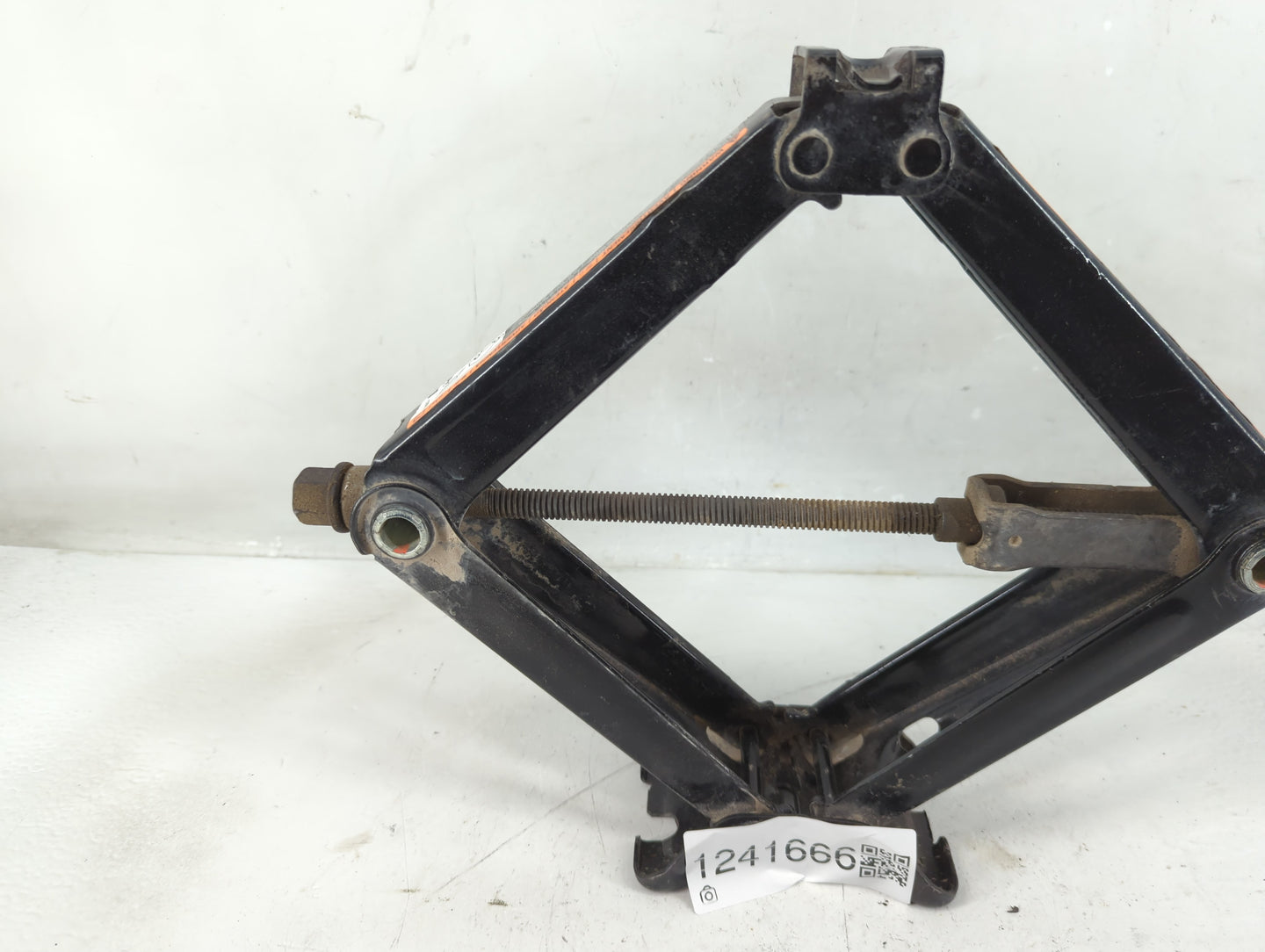 2015 Buick Verano Spare Scissor Car Jack 1241666 - Oemusedautoparts1.com