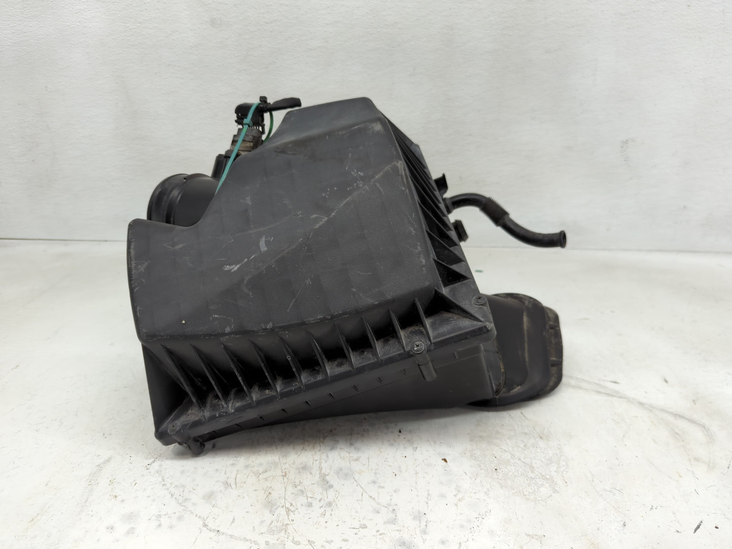 2013-2016 Buick Verano Air Cleaner Intake-duct Hose Tube - Oemusedautoparts1.com