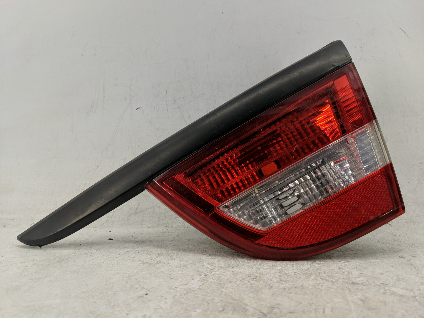 2015 Buick Verano Passenger Right Side Deck Lid Mounted Tail Light - Oemusedautoparts1.com