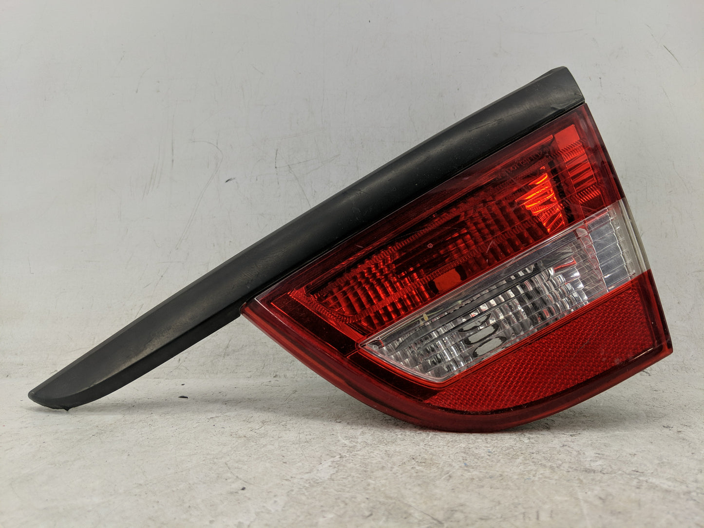2015 Buick Verano Passenger Right Side Deck Lid Mounted Tail Light - Oemusedautoparts1.com
