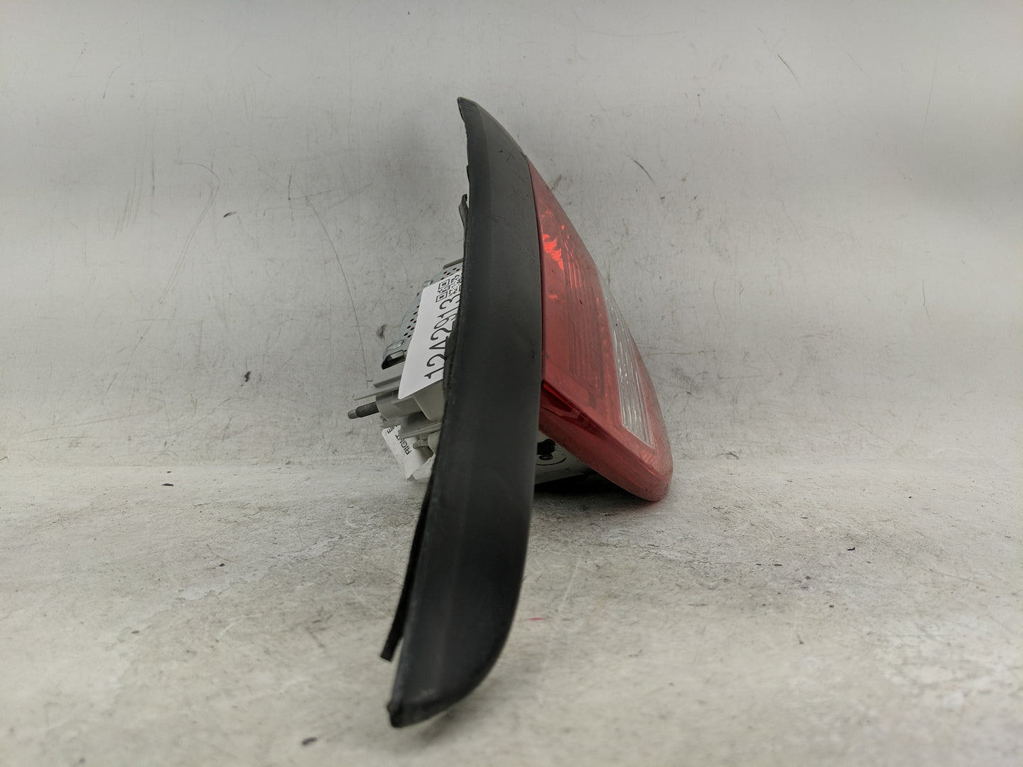 2015 Buick Verano Passenger Right Side Deck Lid Mounted Tail Light - Oemusedautoparts1.com