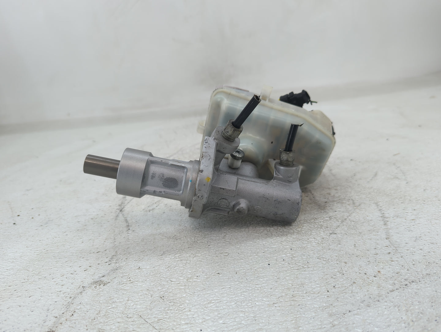 2012-2017 Buick Verano Brake Master Cylinder - Oemusedautoparts1.com