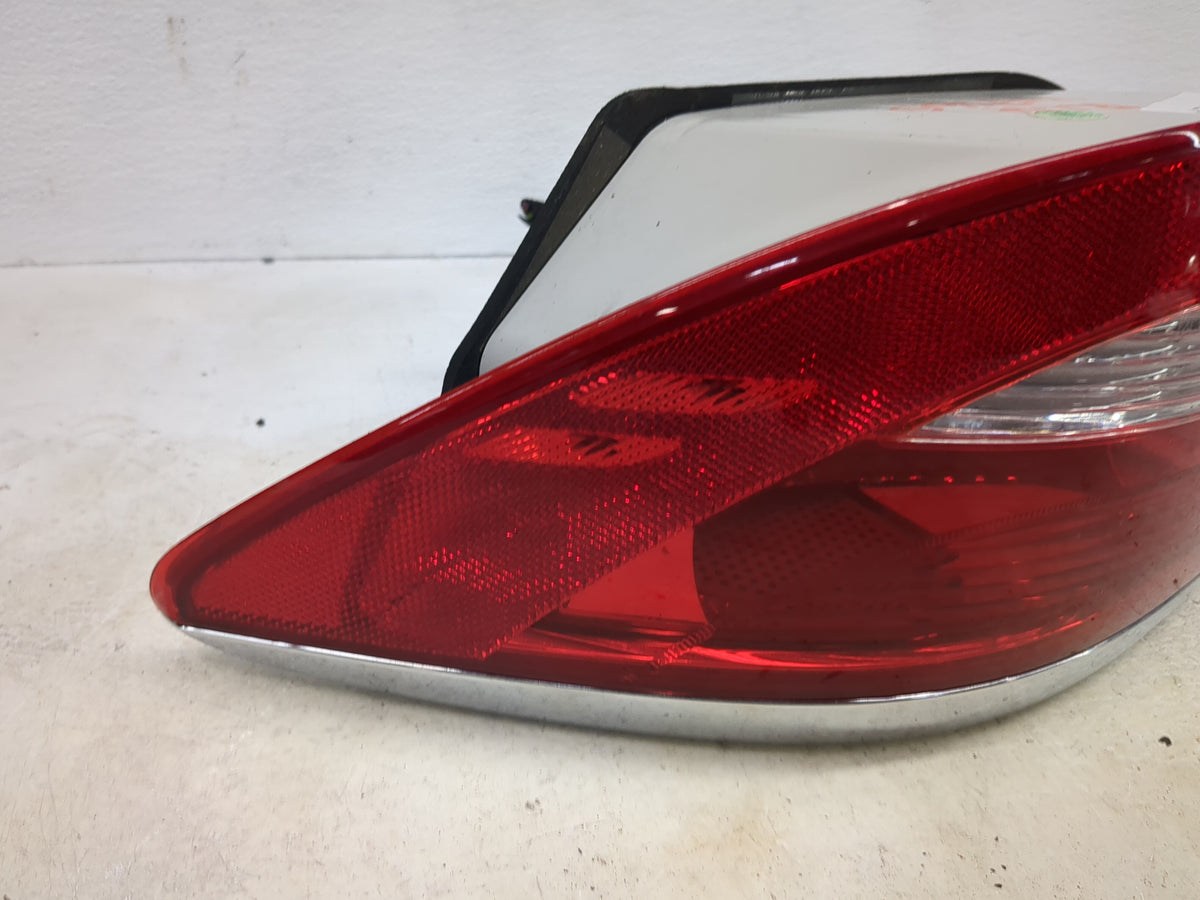 2012-2017 Buick Verano Passenger Right Side Deck Lid Mounted Tail Light 1513475 - Oemusedautoparts1.com