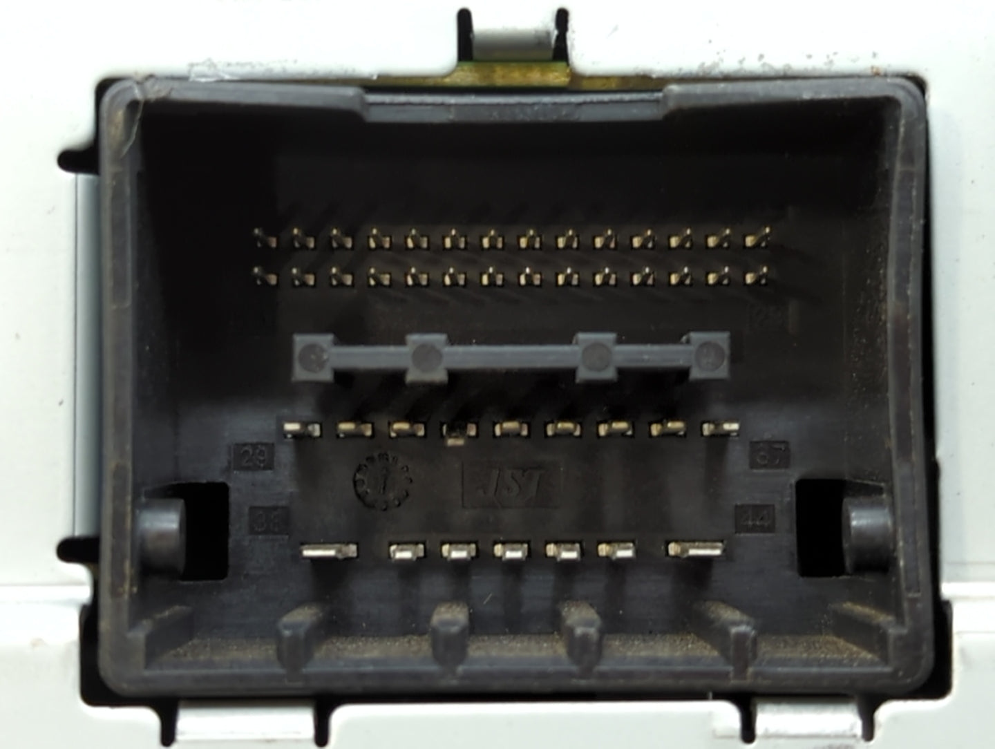 2015-2016 Buick Verano Am Fm Cd Player Radio Receiver - Oemusedautoparts1.com