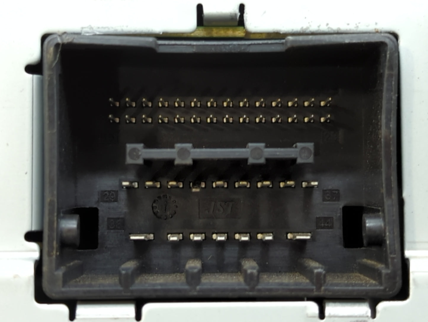 2015-2016 Buick Verano Am Fm Cd Player Radio Receiver - Oemusedautoparts1.com