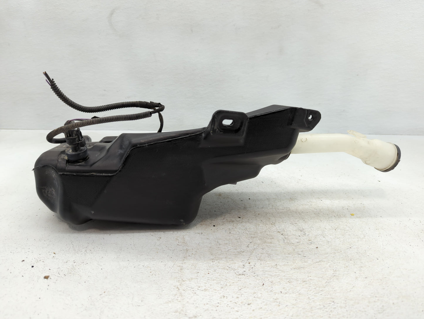 2014-2017 Buick Verano Windshield Washer Fluid Reservoir Bottle Oem - Oemusedautoparts1.com