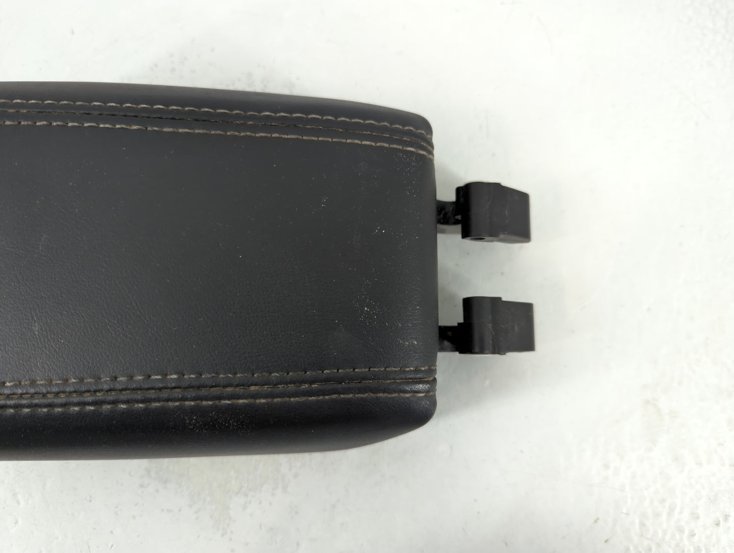 2015 Buick Verano Center Console Armrest Cover Lid P/N:607090731 Fits OEM Used Auto Parts - Oemusedautoparts1.com