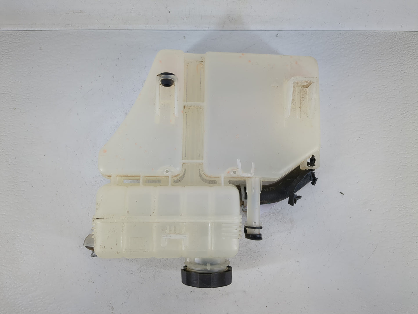 Cadillac Ats Windshield Washer Fluid Reservoir Bottle Oem - Oemusedautoparts1.com