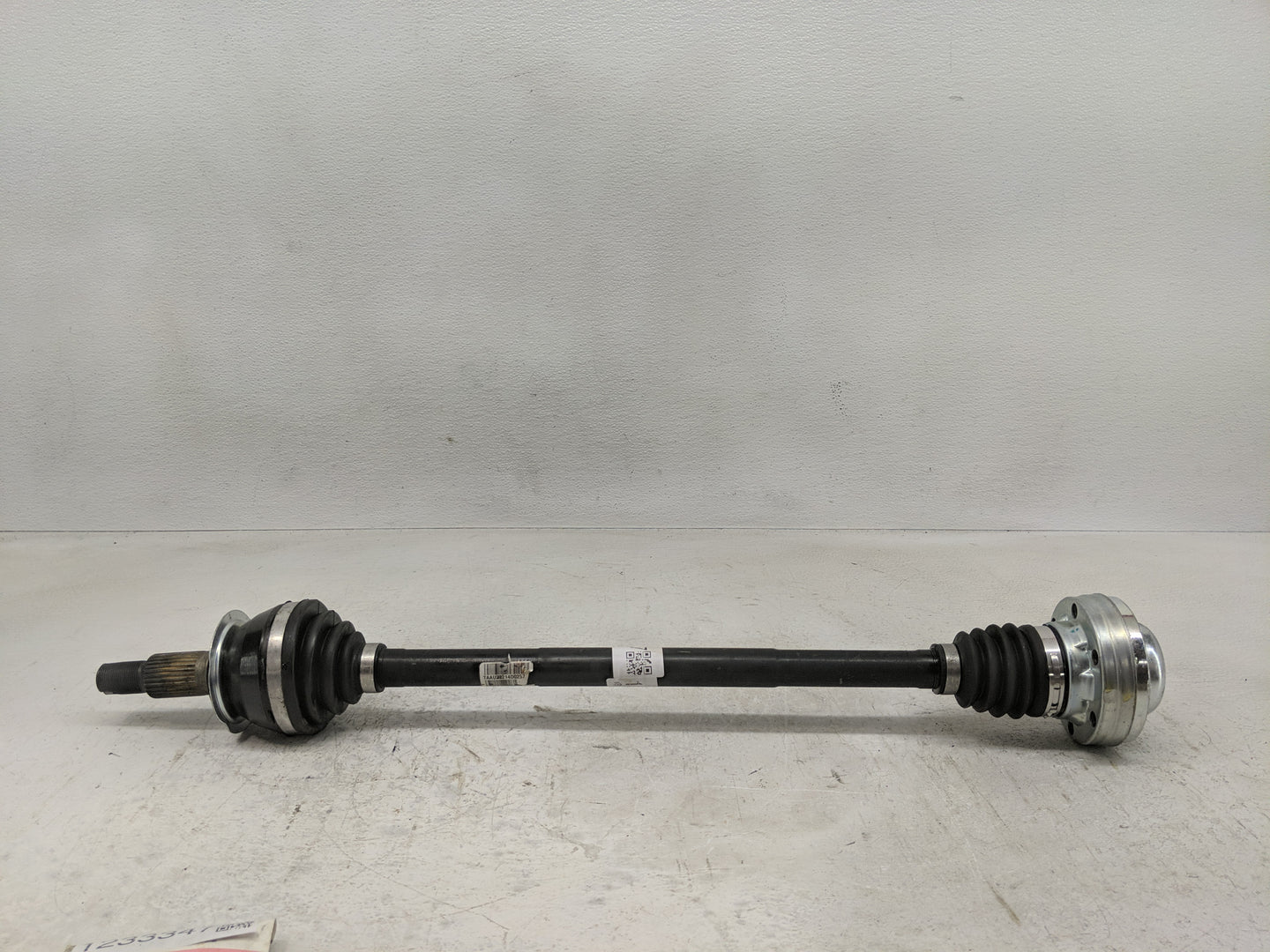 2015 Cadillac Ats Axle Shaft Front Driver Cv C/v - Oemusedautoparts1.com