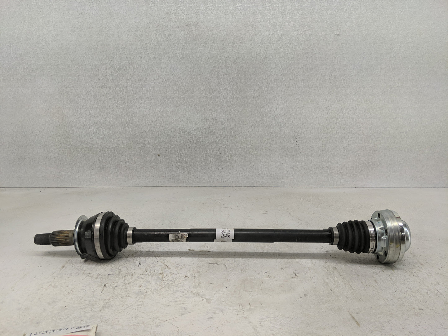 2015 Cadillac Ats Axle Shaft Front Driver Cv C/v - Oemusedautoparts1.com