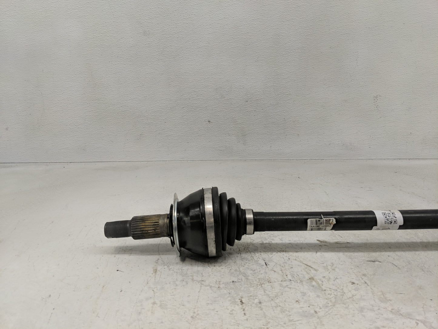 2015 Cadillac Ats Axle Shaft Front Driver Cv C/v - Oemusedautoparts1.com