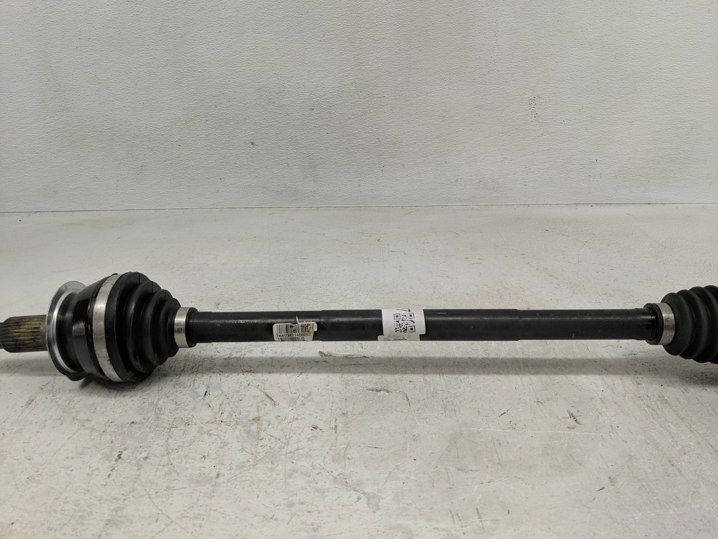 2015 Cadillac Ats Axle Shaft Front Driver Cv C/v - Oemusedautoparts1.com