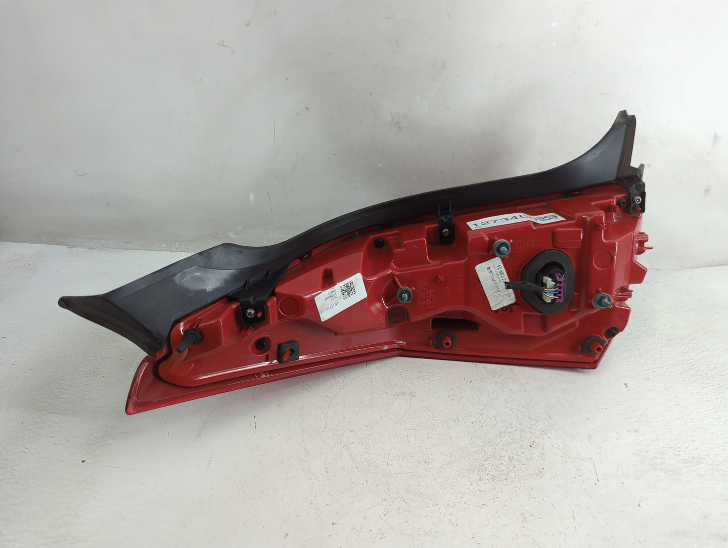 2015-2018 Cadillac Ats Tail Light Assembly Passenger Right OEM P/N:604706382 23262478 Fits Fits 2015 2016 2018 OEM Used Auto