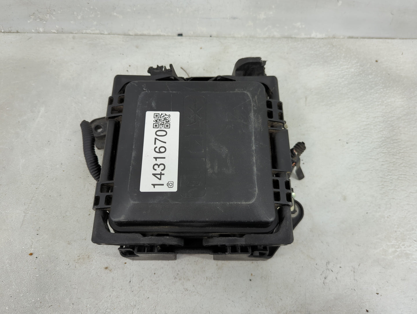 2015 Cadillac Ats Fusebox Fuse Box Panel Relay Module Fits OEM Used Auto Parts - Oemusedautoparts1.com