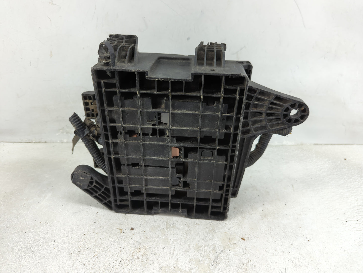 2015 Cadillac Ats Fusebox Fuse Box Panel Relay Module Fits OEM Used Auto Parts - Oemusedautoparts1.com